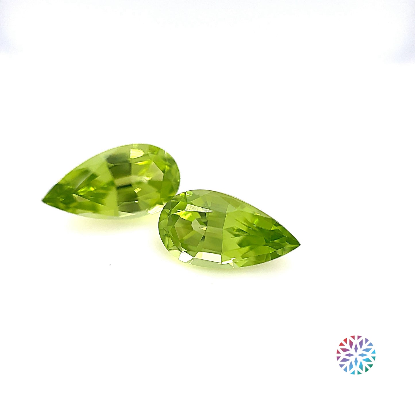 Peridot pair - Pear, 3.99ct, 11.2 x 6.1mm