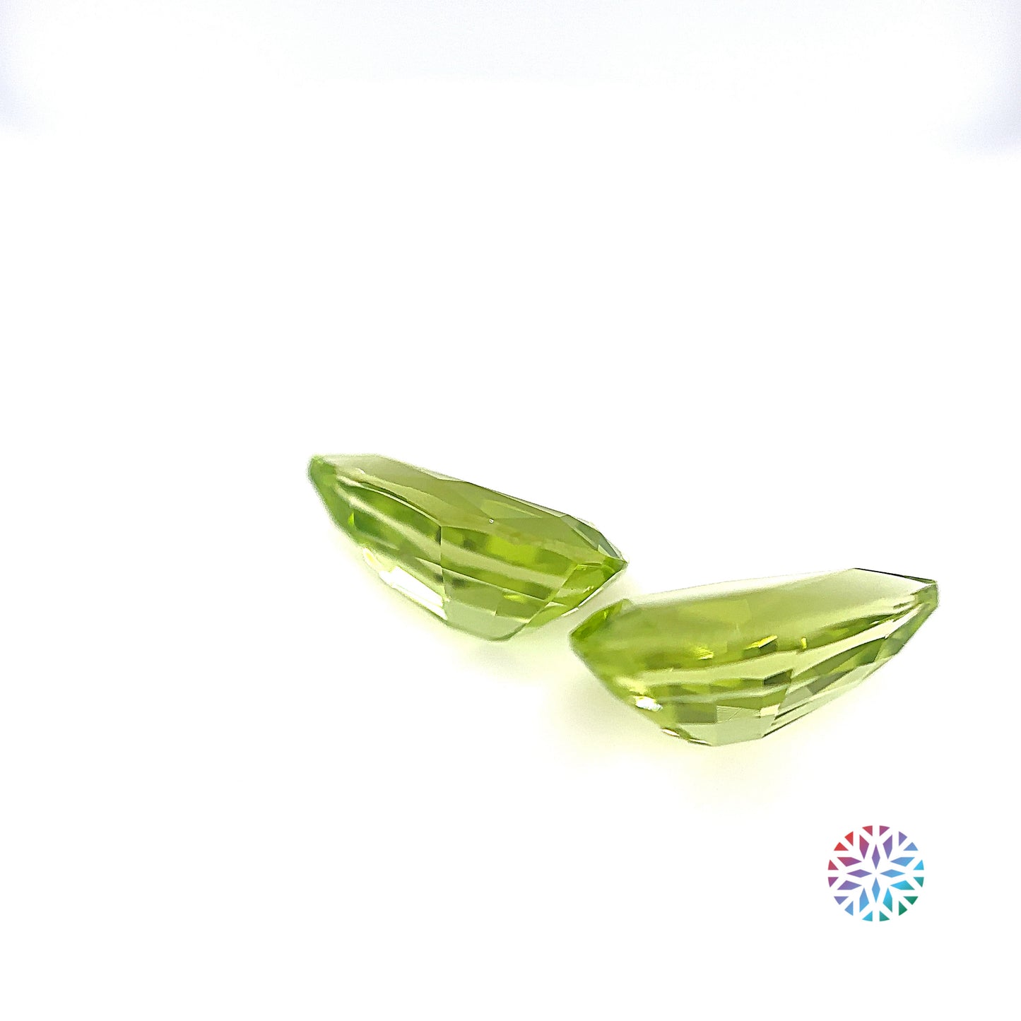 Peridot pair - Pear, 3.99ct, 11.2 x 6.1mm