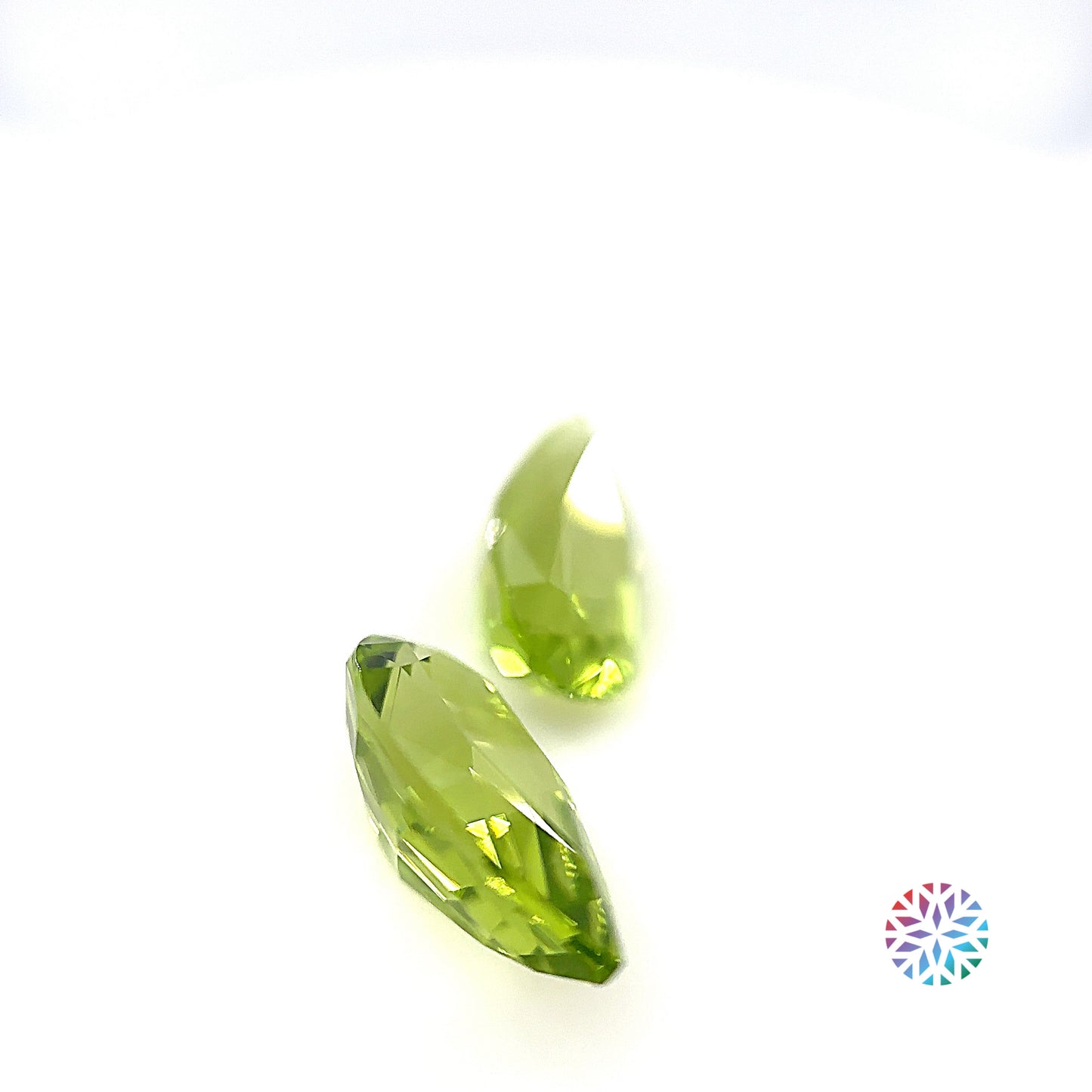 Peridot pair - Pear, 3.99ct, 11.2 x 6.1mm