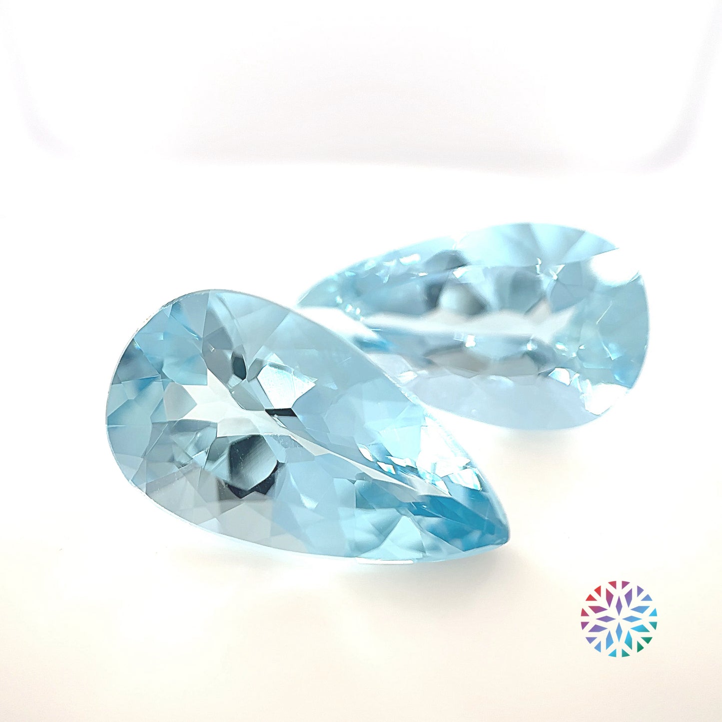 Aquamarine pair - Pear, 13.85ct, 19.2 x 10.6mm