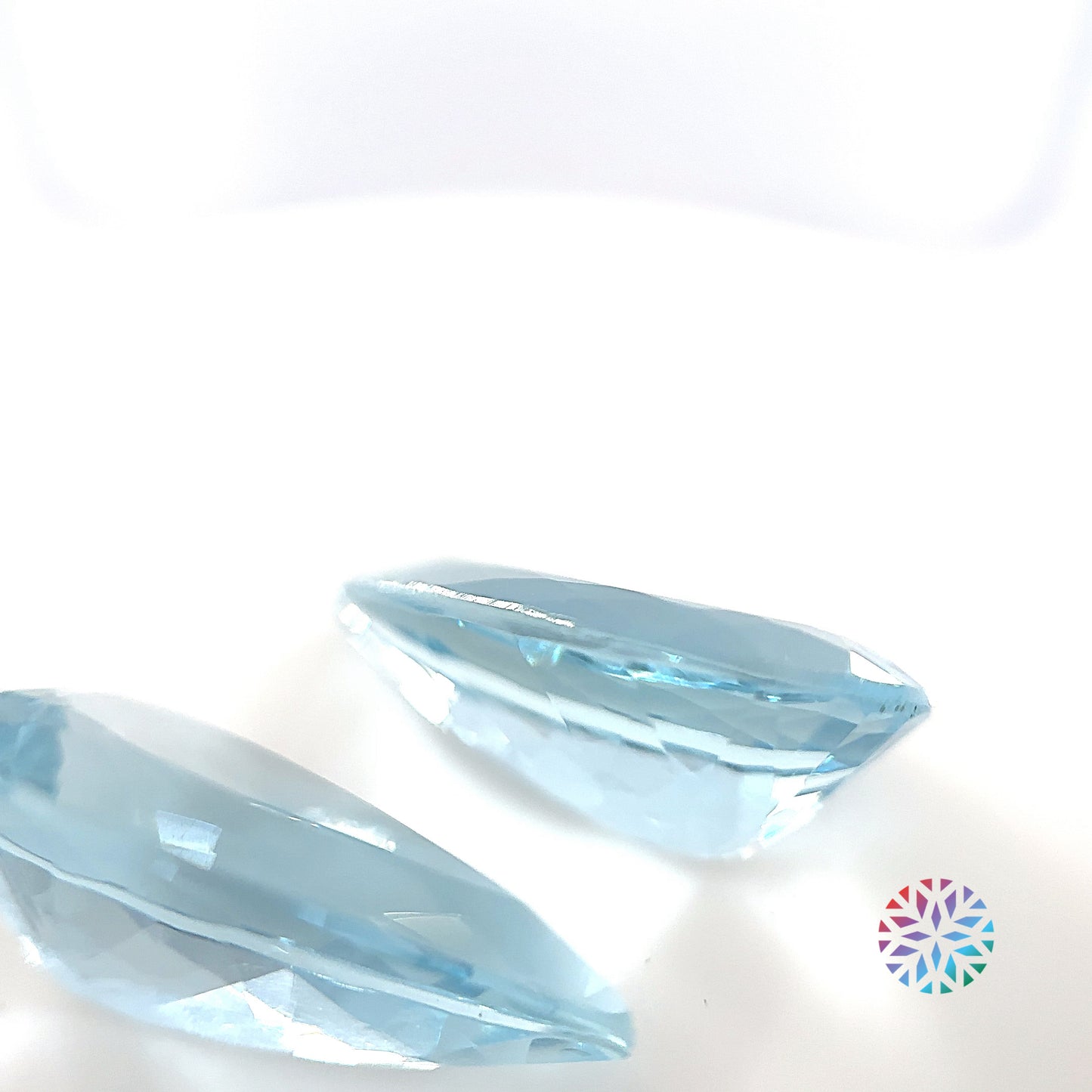 Aquamarine pair - Pear, 13.85ct, 19.2 x 10.6mm