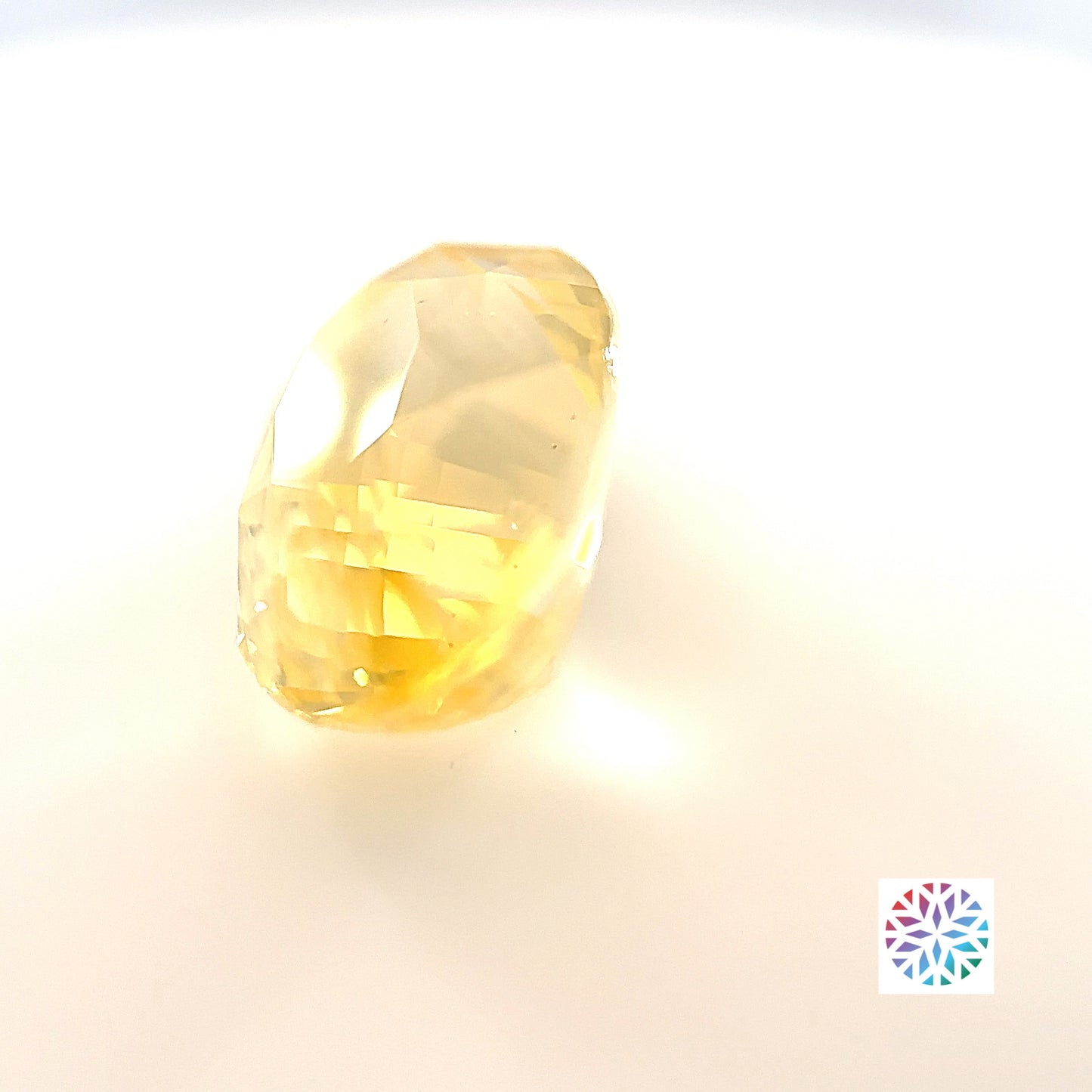 Yellow Sapphire- Oval, 9.02ct, 13.2 x 9.8 x 8.3mm, (N)