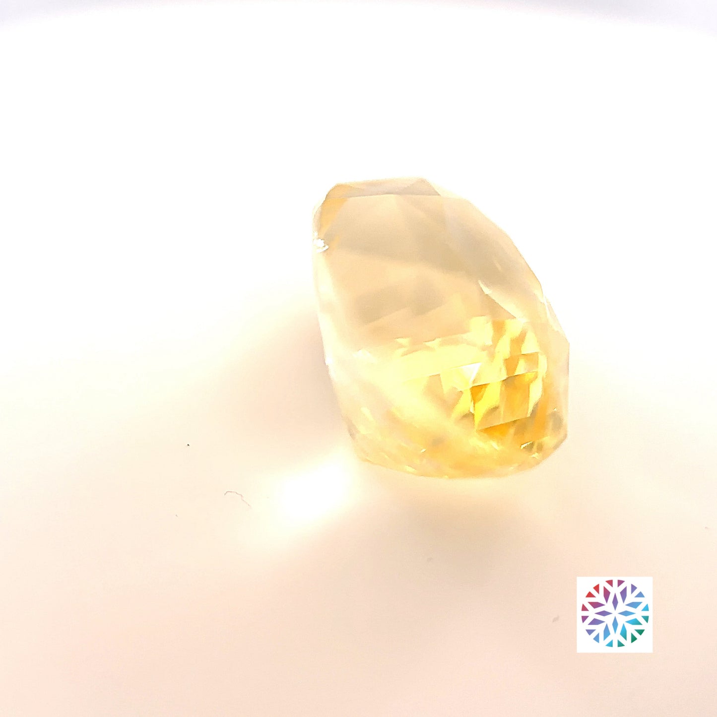 Yellow Sapphire- Oval, 9.02ct, 13.2 x 9.8 x 8.3mm, (N)
