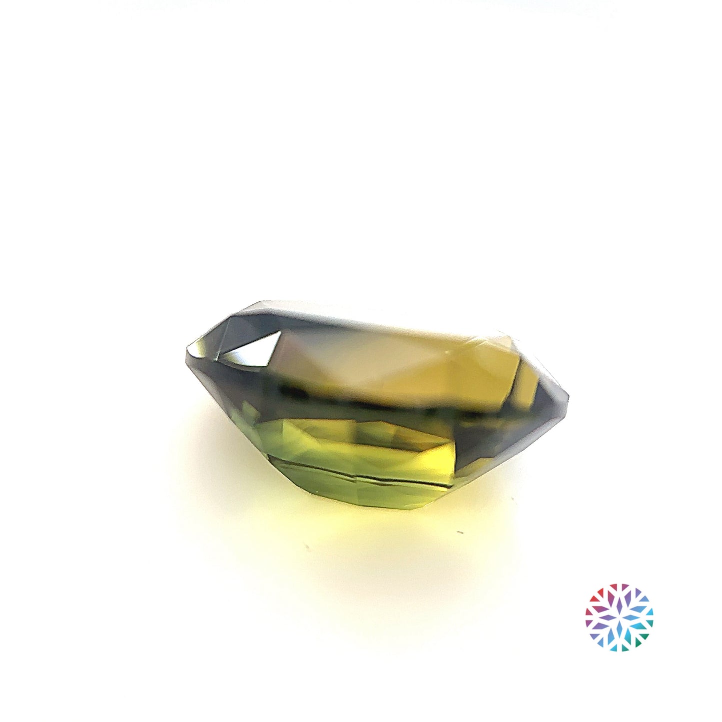 Parti Sapphire- Oval, 6.67ct, 12.3 x 10.3 x 6.3mm