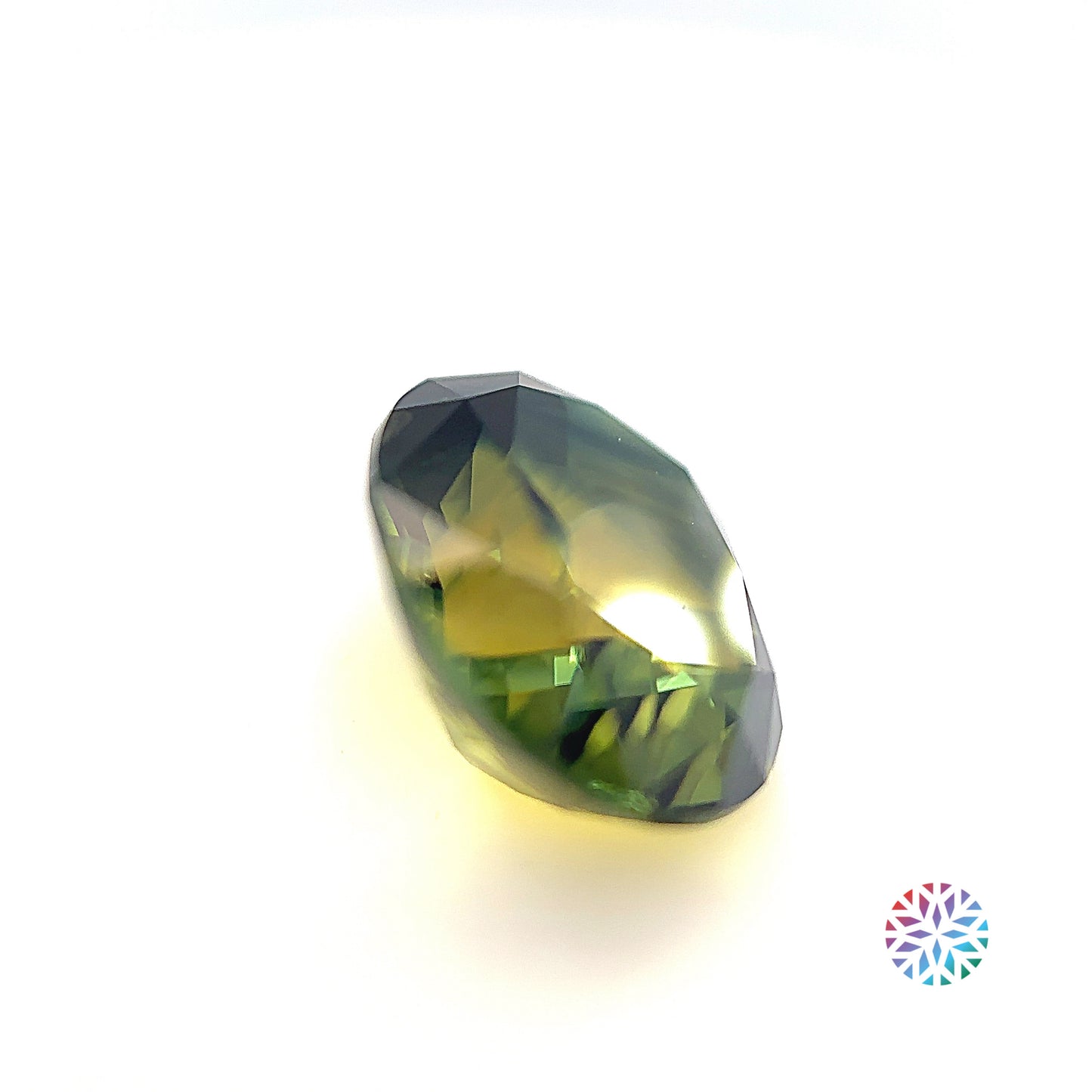 Parti Sapphire- Oval, 6.67ct, 12.3 x 10.3 x 6.3mm