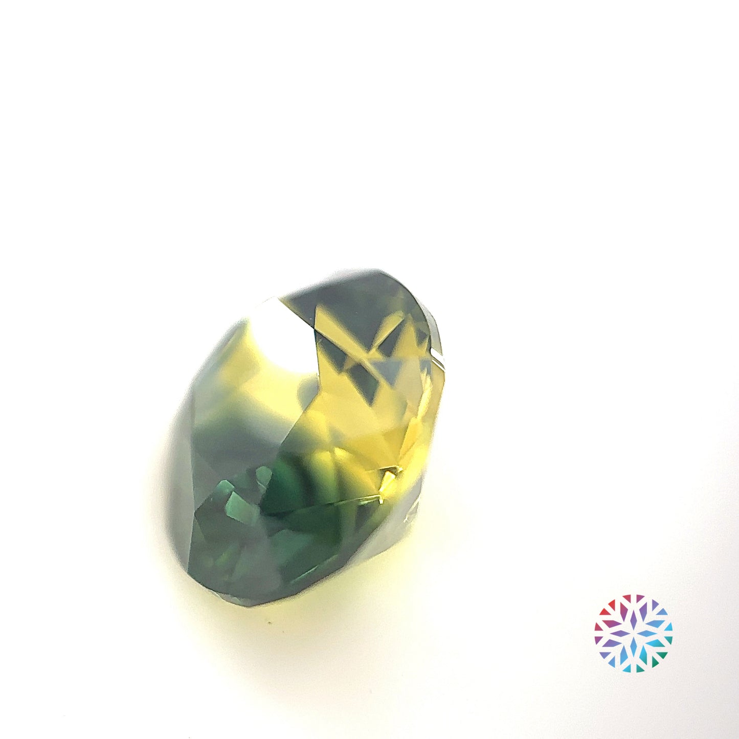 Parti Sapphire- Oval, 4.88ct, 11.3 x 9.0 x 6.4mm