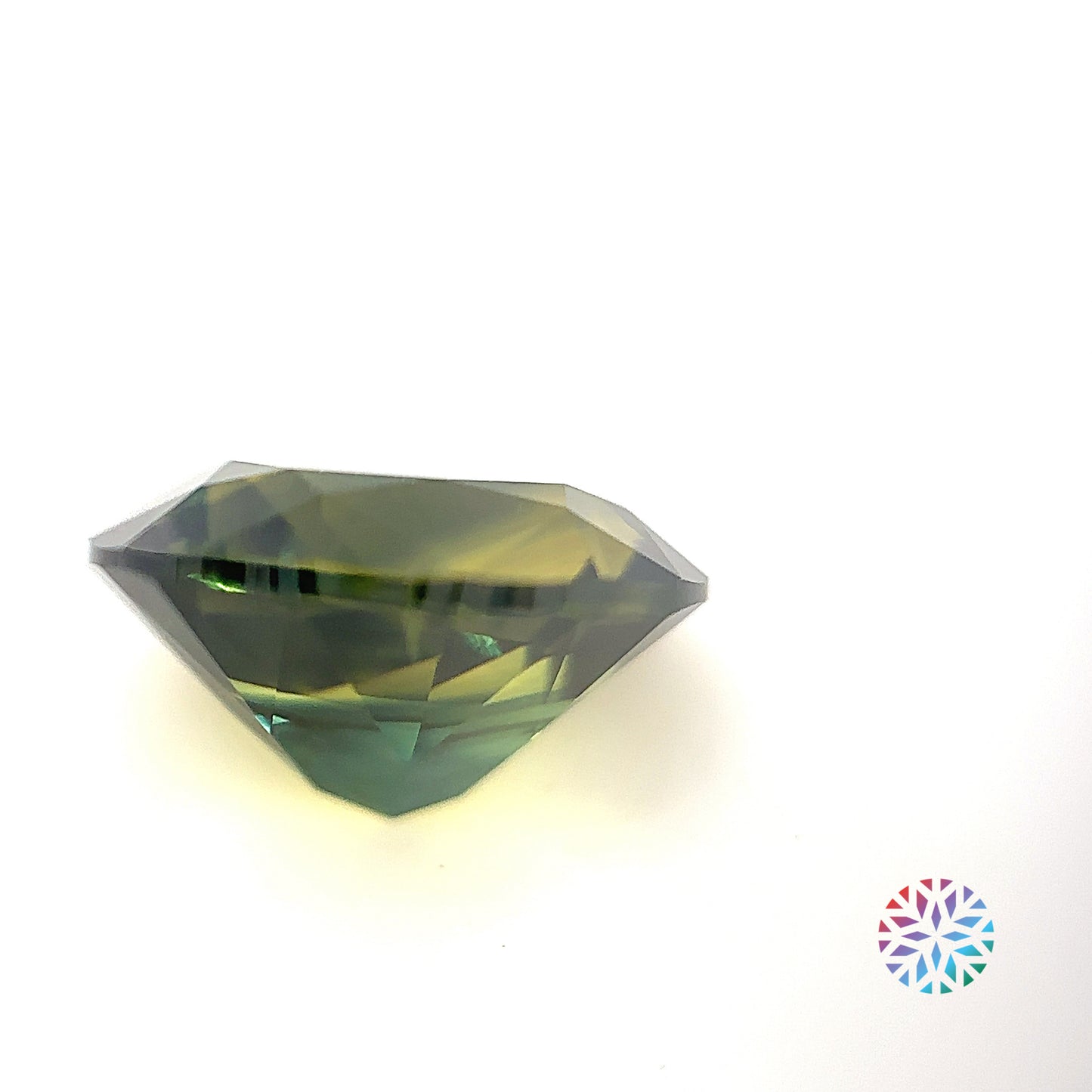 Parti Sapphire- Oval, 4.88ct, 11.3 x 9.0 x 6.4mm