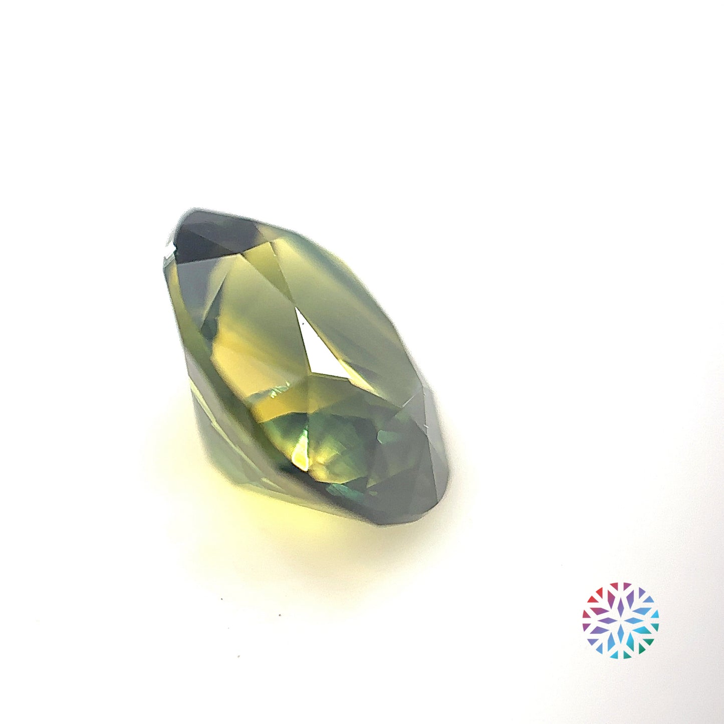 Parti Sapphire- Oval, 4.88ct, 11.3 x 9.0 x 6.4mm