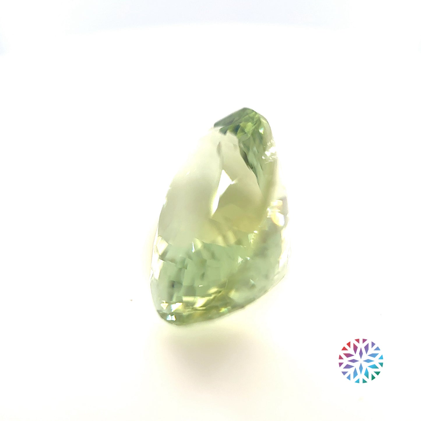 Green Beryl- Oval, 7.37ct, 15.6 x 11.0 x 8.0mm