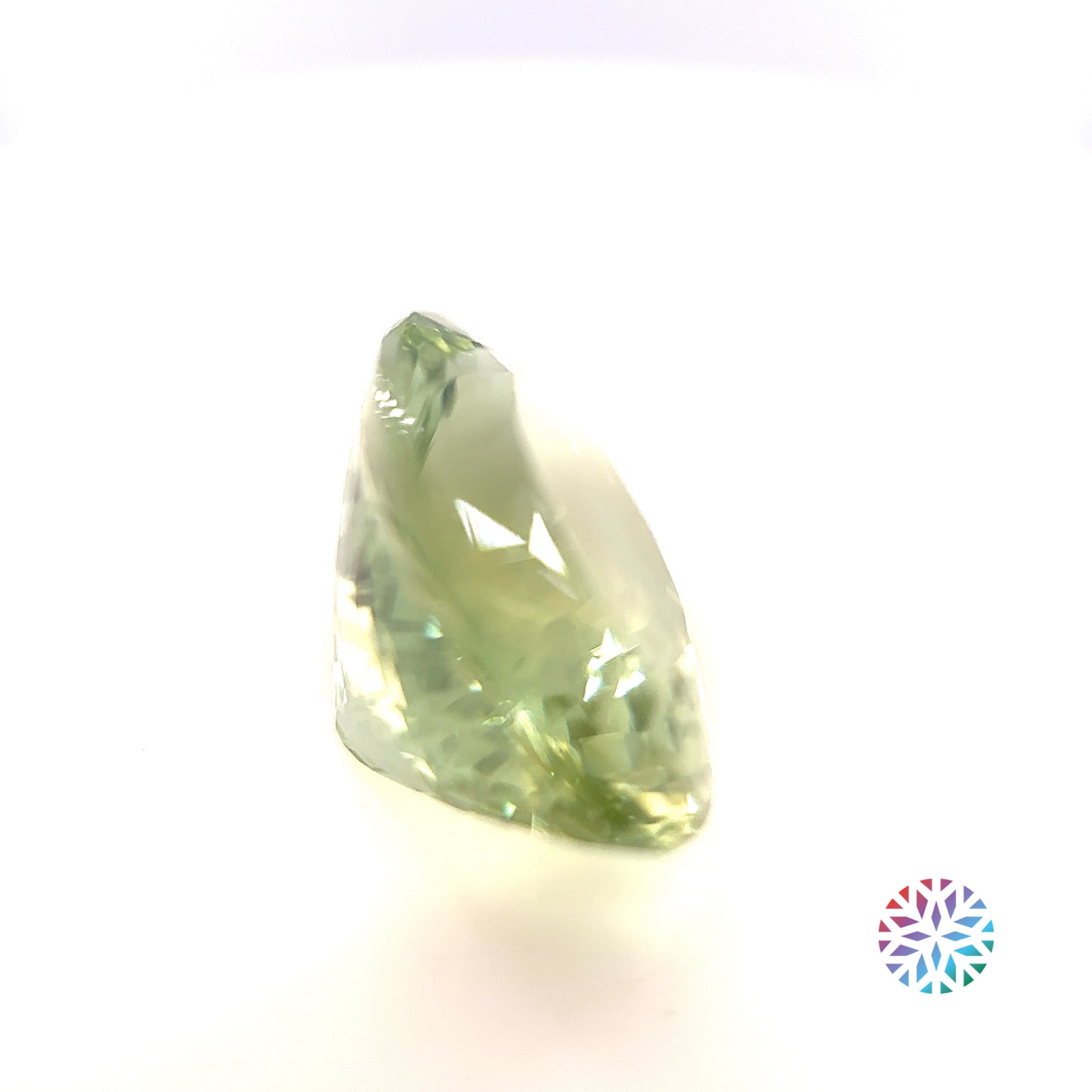Green Beryl- Oval, 7.37ct, 15.6 x 11.0 x 8.0mm