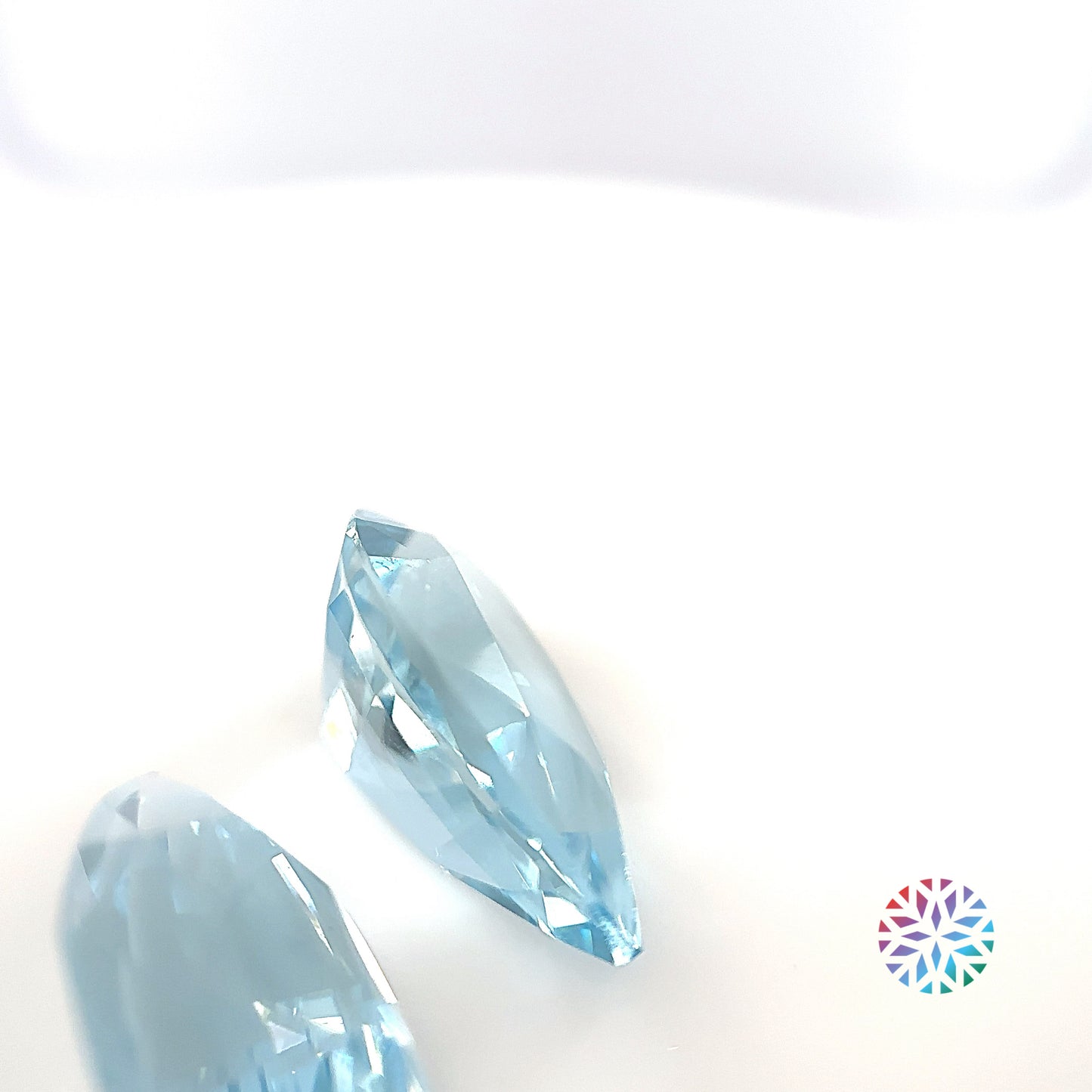 Aquamarine pair - Pear, 7.93ct, 14.7 x 8.6mm