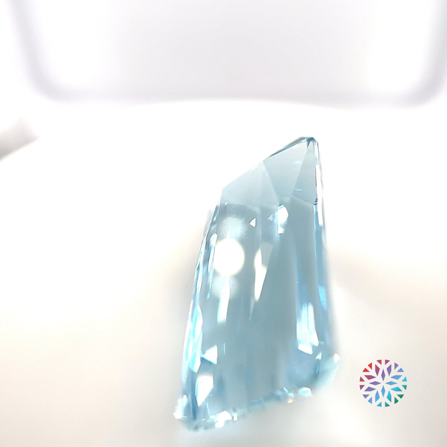 Aquamarine- Emerald, 20.52ct, 24.0 x 12.2 x 9.0mm