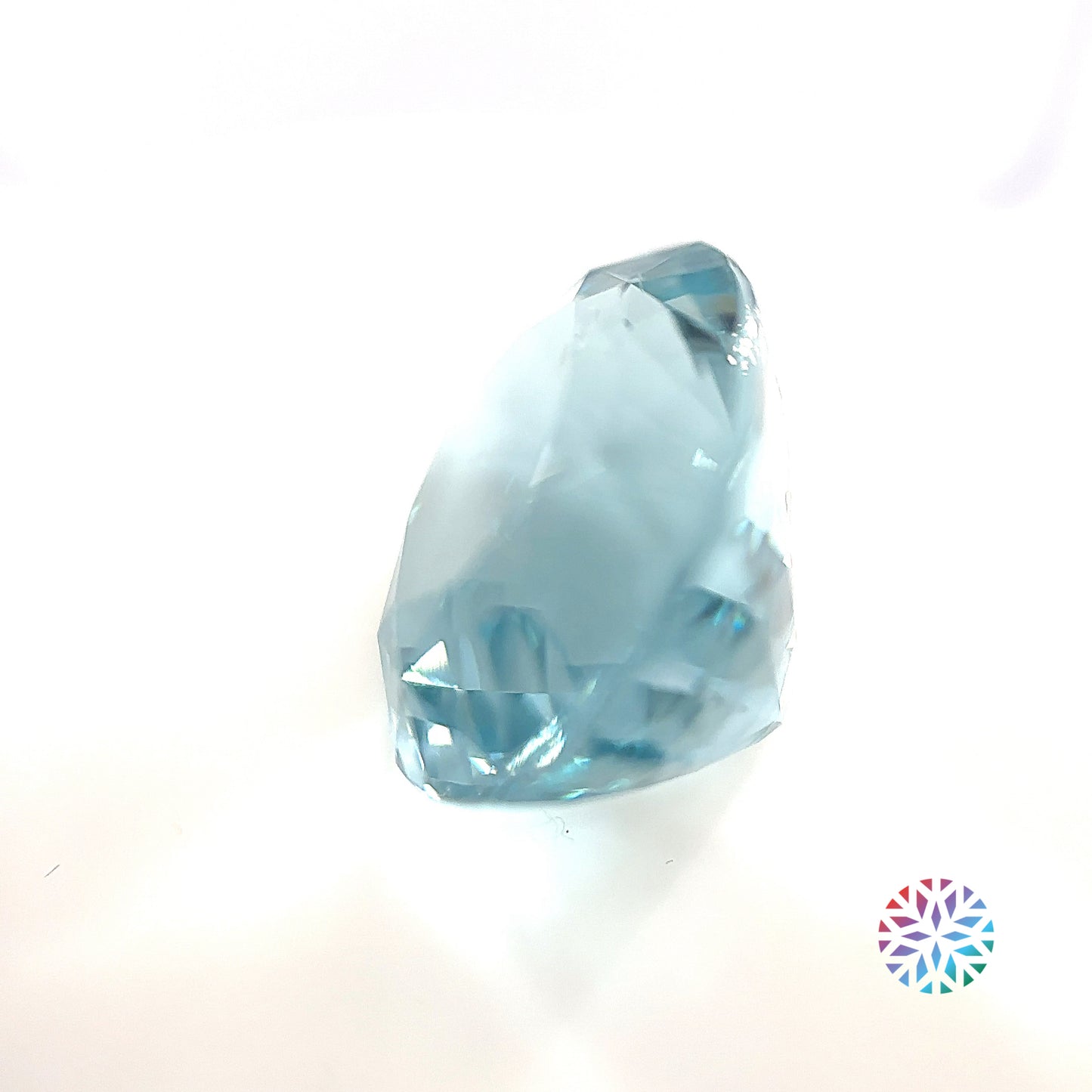 Aquamarine- Oval, 18ct, 18.9 x 14.8 x 11.4mm