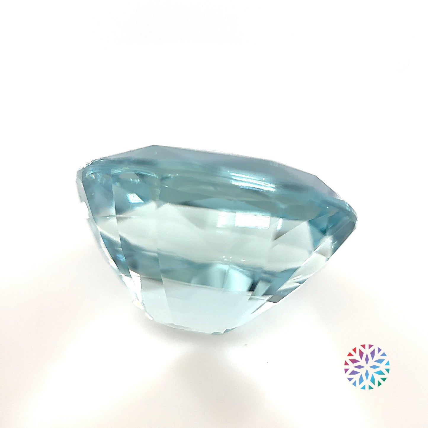Aquamarine- Oval, 18ct, 18.9 x 14.8 x 11.4mm
