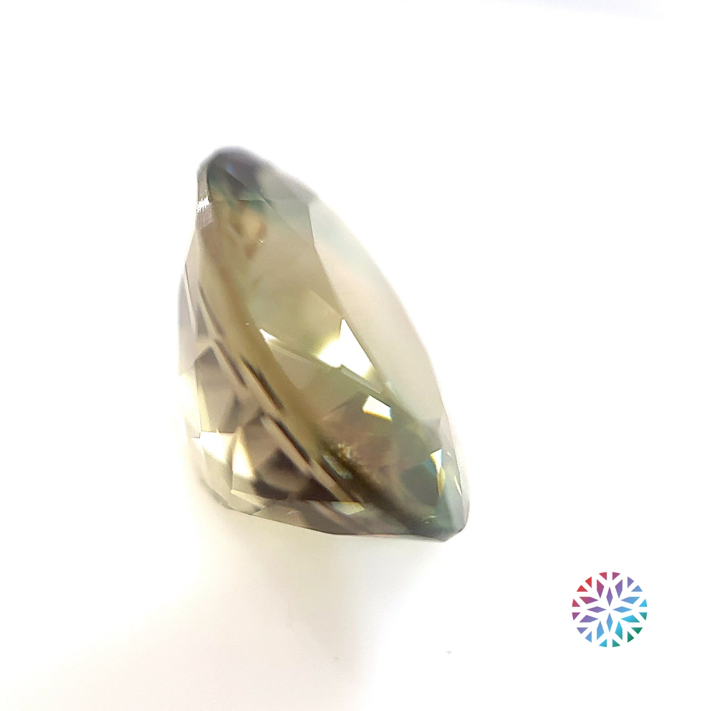 Green Sunstone- Oval, 8.87ct, 16.4 x 12.4 x 8.2mm