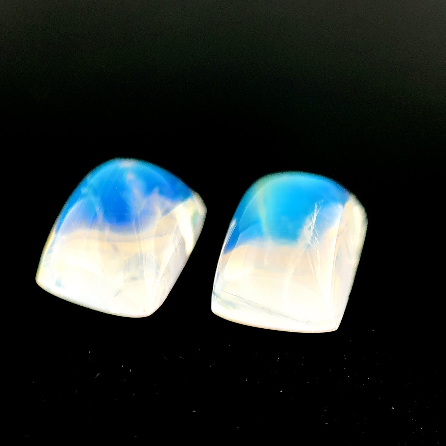 Rainbow Moonstone pair - Cushion, 6.52ct, 8.8 x 6.9mm