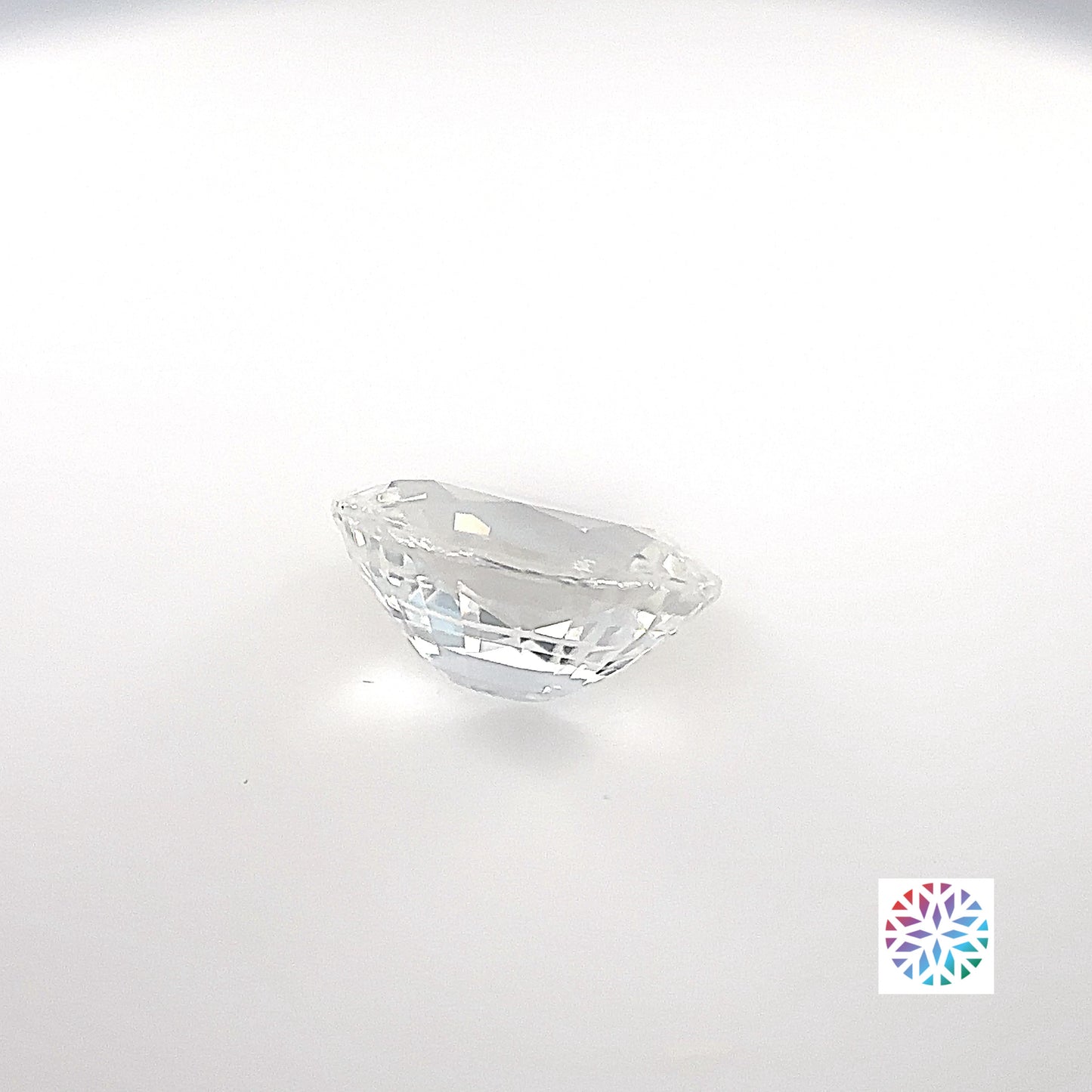 White Sapphire- Oval, 2.8ct, 9.5 x 7.6 x 4.8mm, (N)