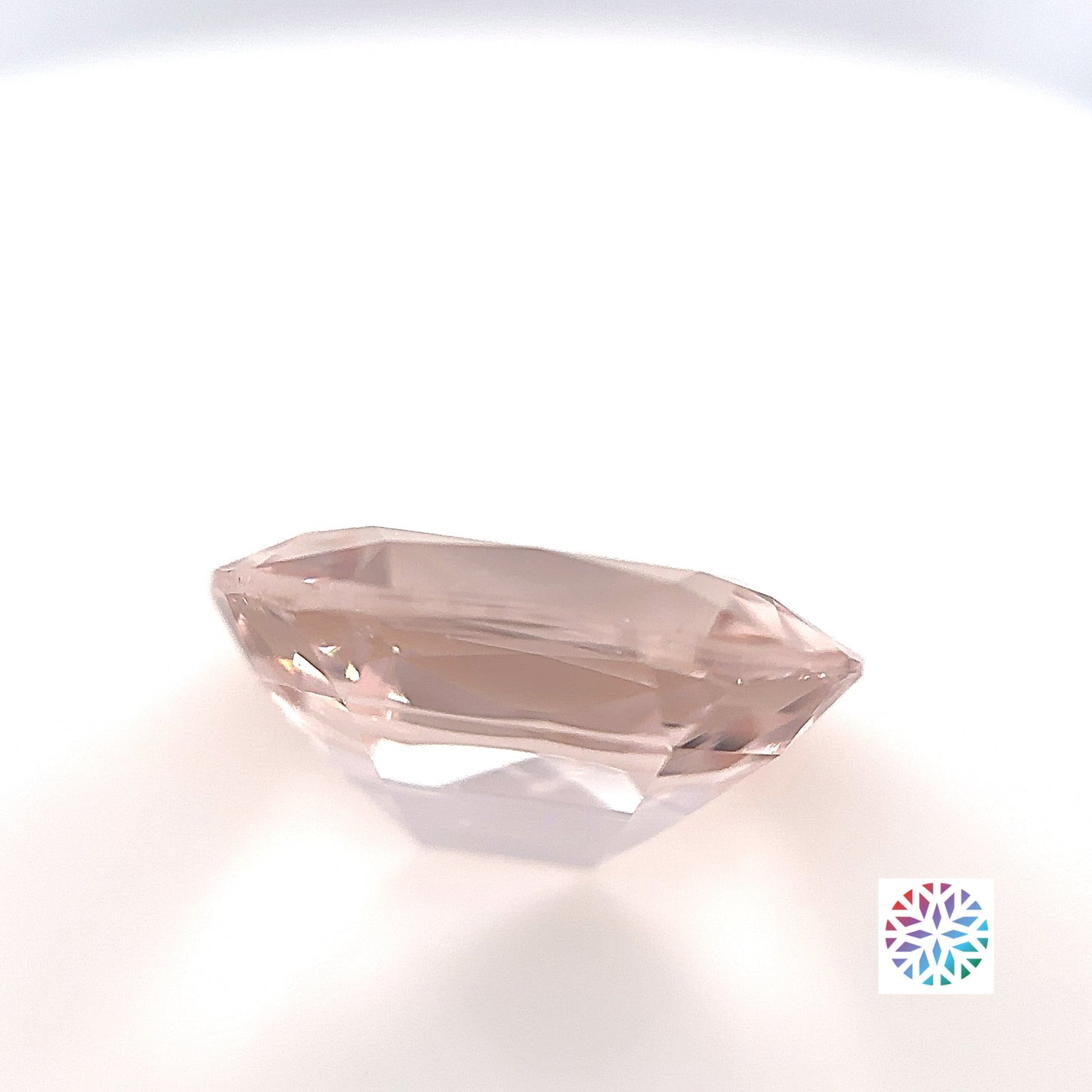 Peach Morganite- Oval, 6.31ct, 14.6 x 10.8 x 6.9mm