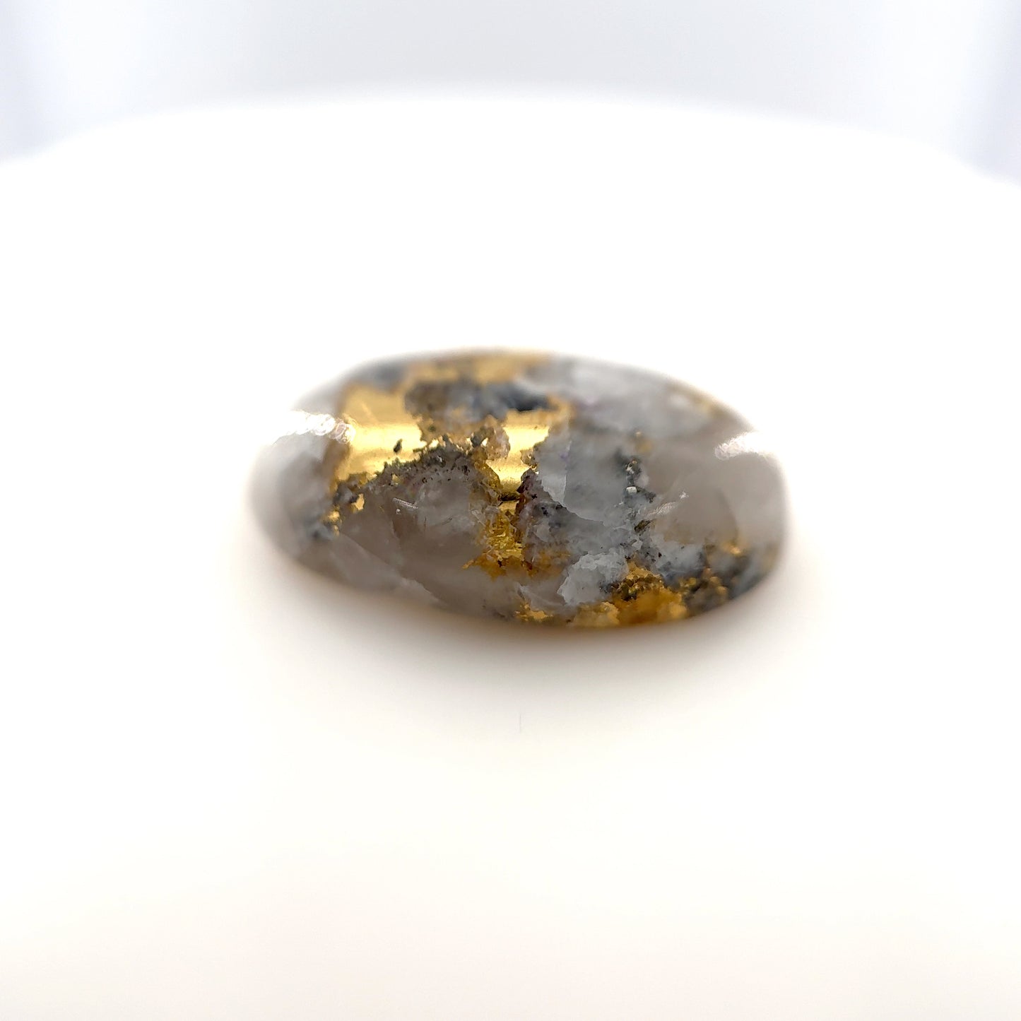 Gold Quartz- , 9.73ct, 16.6 x 10.2 x 4.5mm