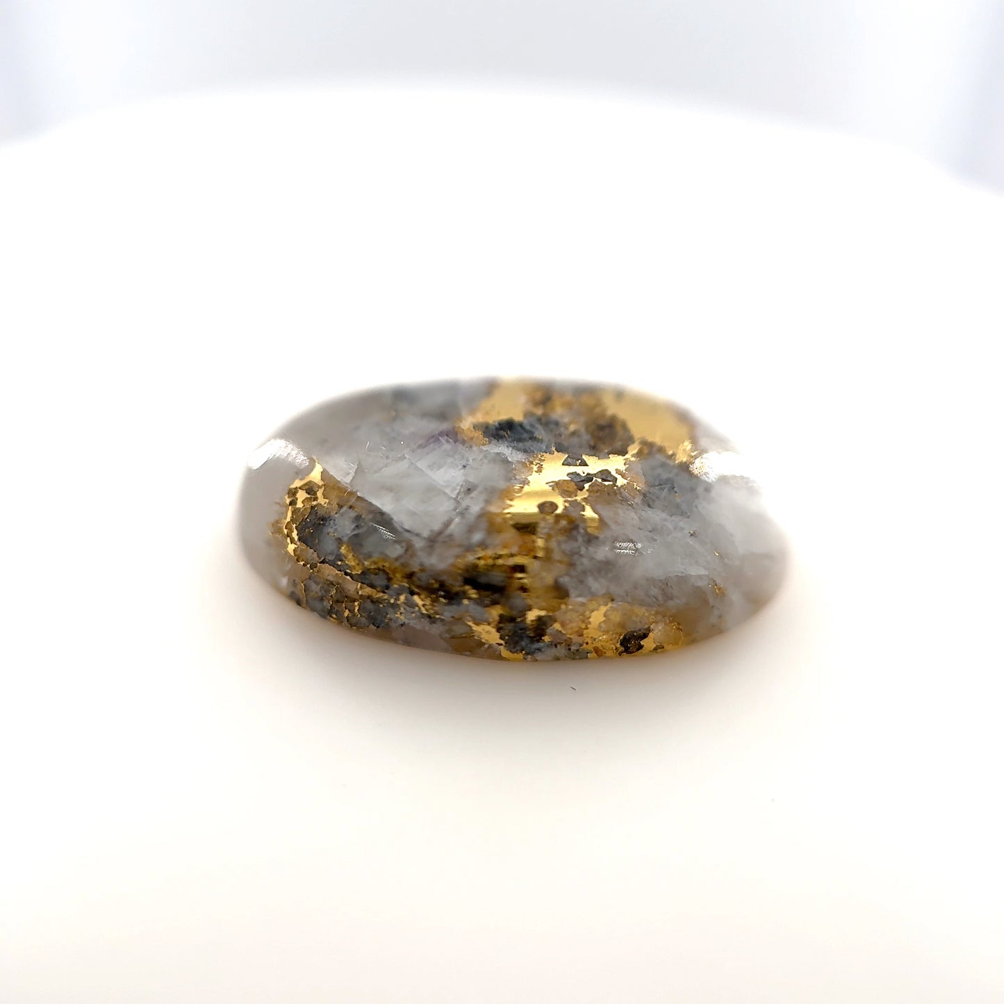 Gold Quartz- , 9.73ct, 16.6 x 10.2 x 4.5mm