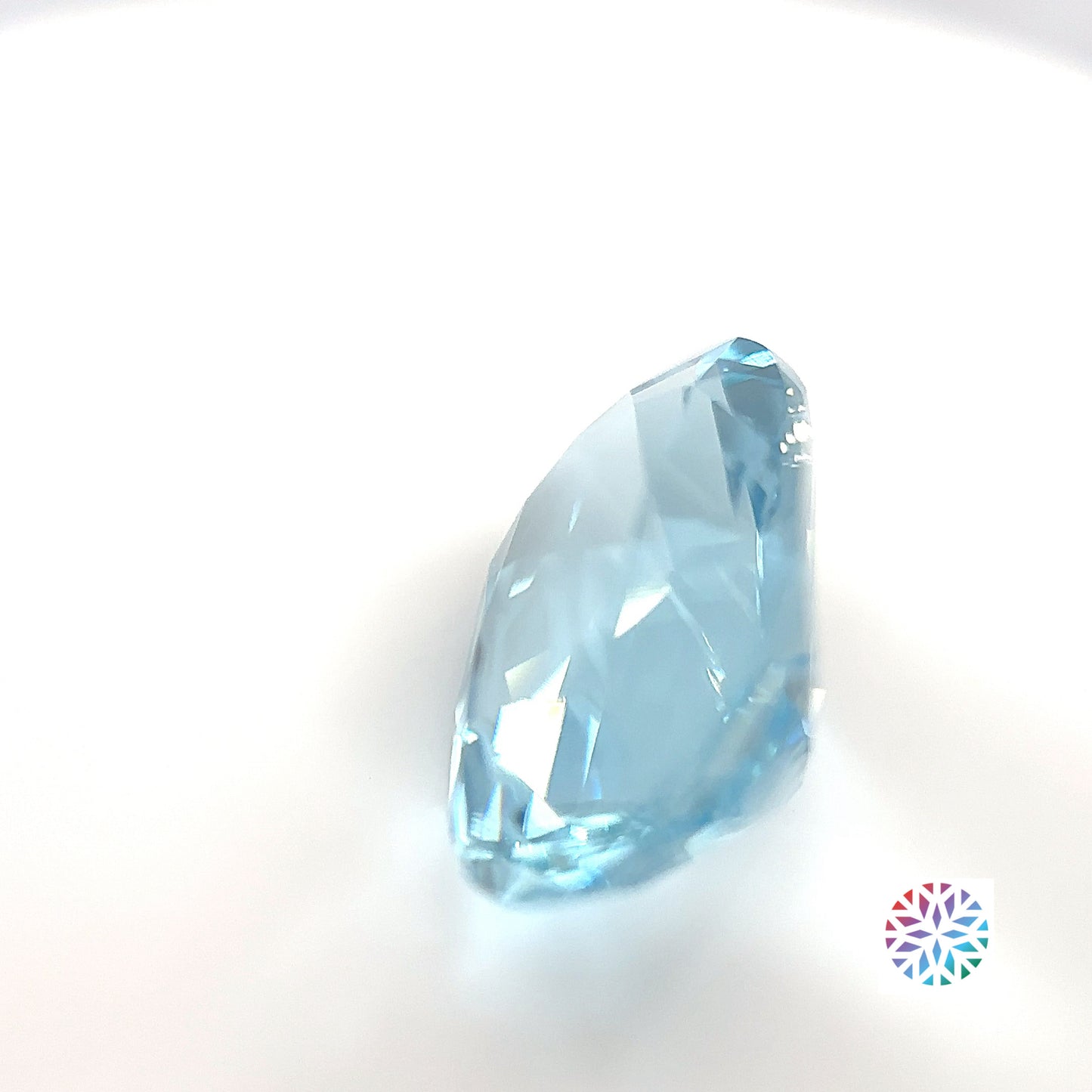 Aquamarine- Oval, 6.03ct, 14.8 x 10.6 x 6.8mm