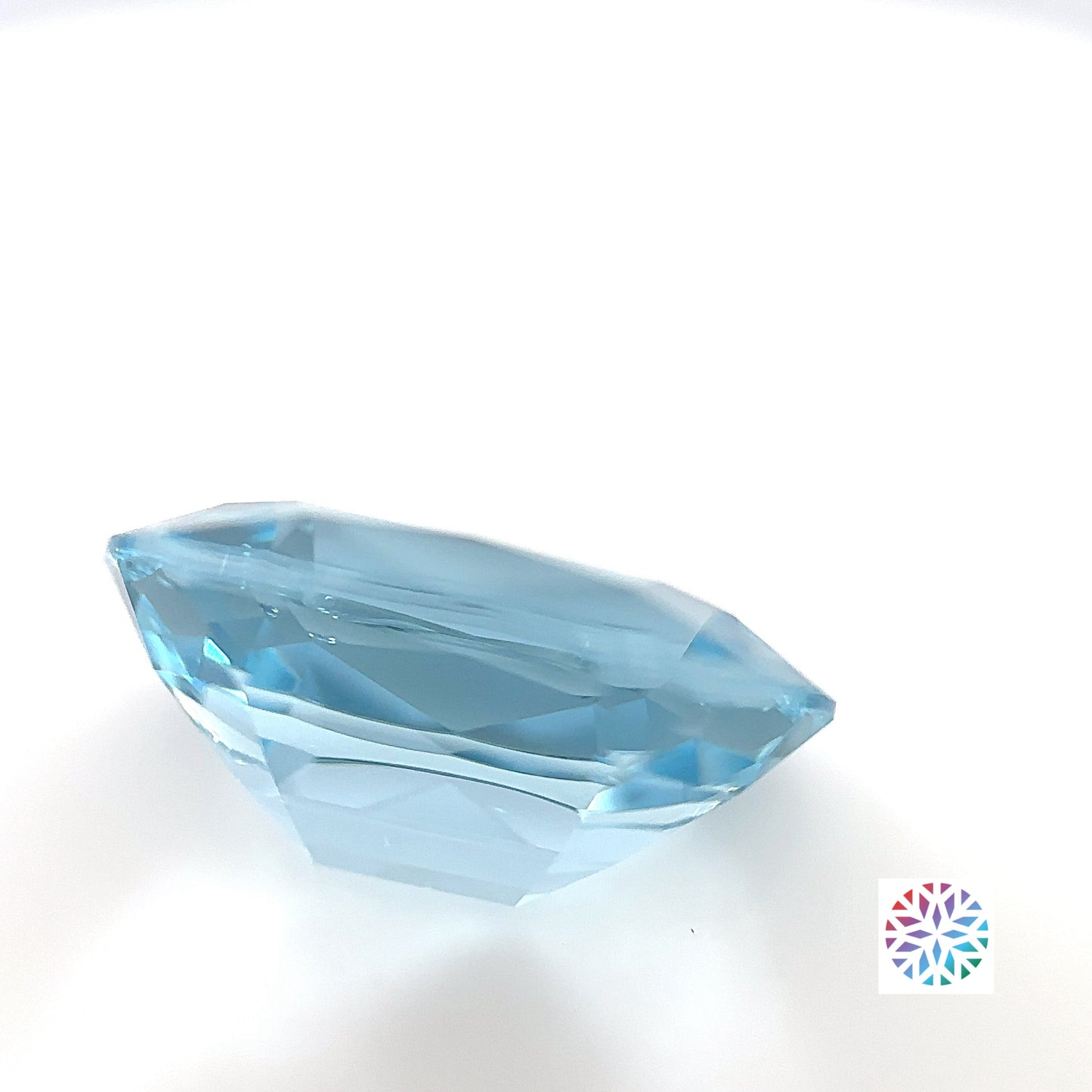 Aquamarine- Oval, 6.03ct, 14.8 x 10.6 x 6.8mm