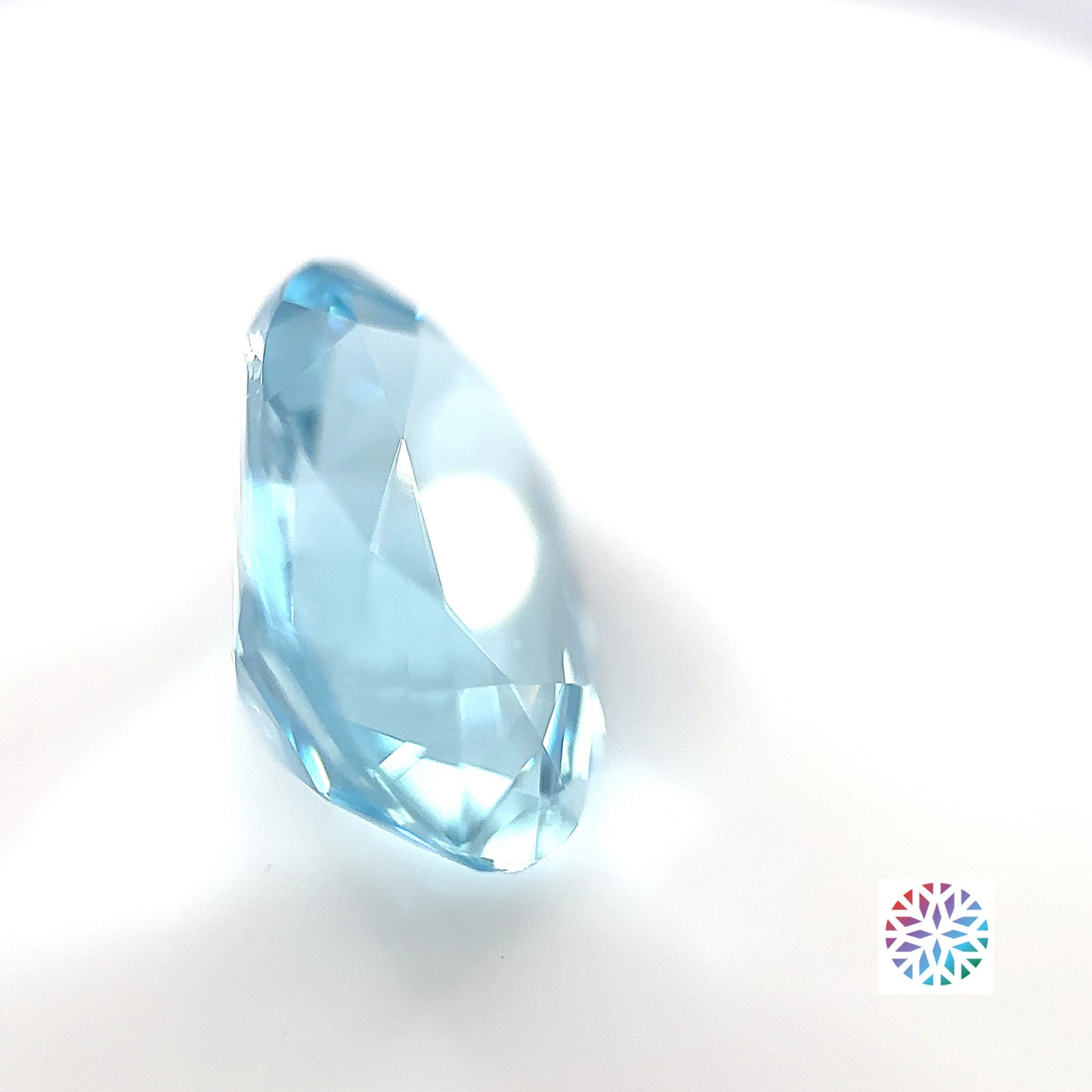 Aquamarine- Oval, 6.03ct, 14.8 x 10.6 x 6.8mm