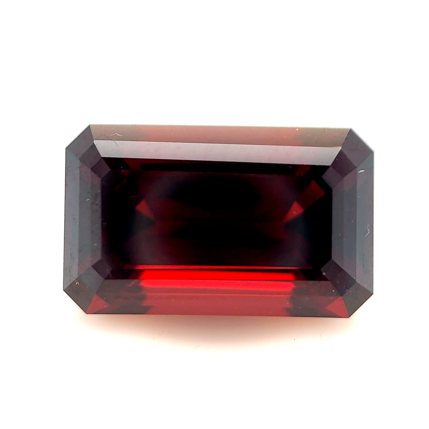 Red Garnet- Emerald, 9.40ct, 14.5 x 8.9 x 7.0mm