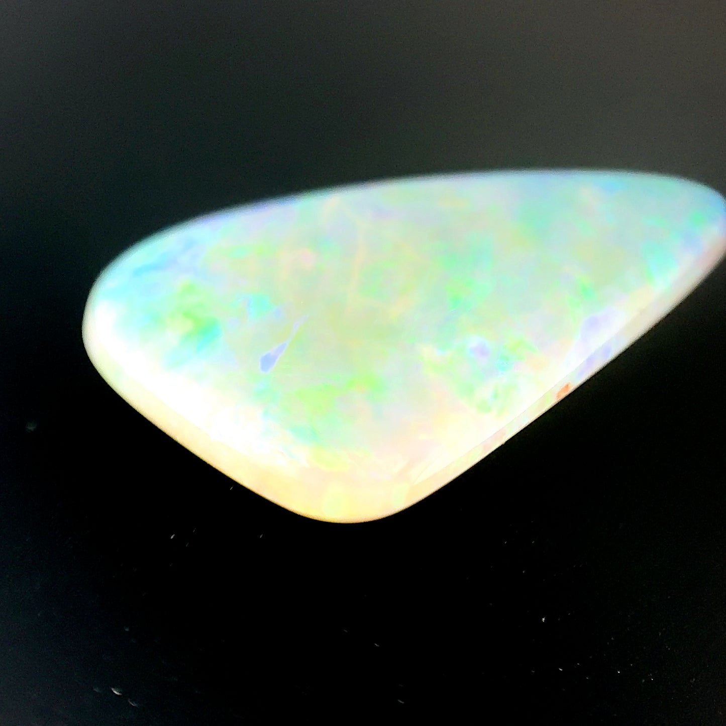 Light Opal - 8.00ct, 23.3 x 14.3 x 4.9mm