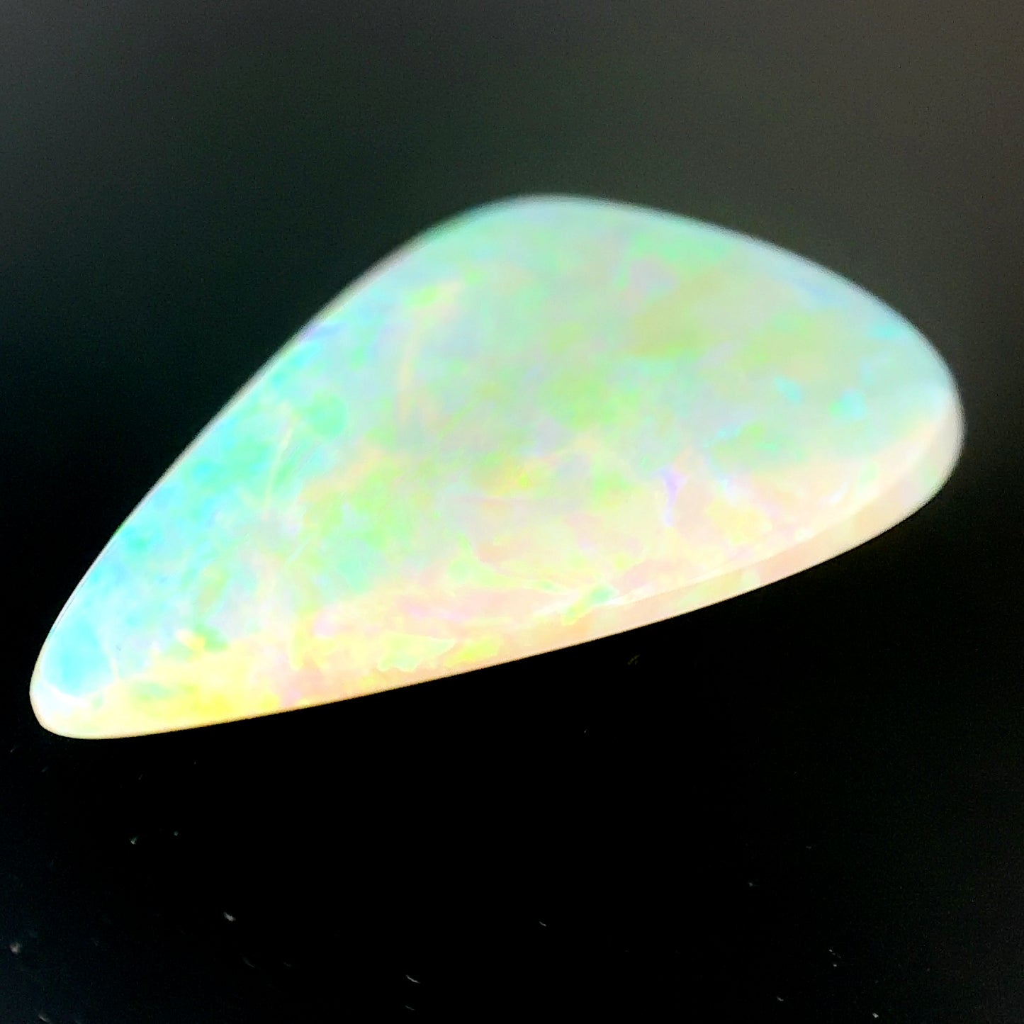 Light Opal - 8.00ct, 23.3 x 14.3 x 4.9mm