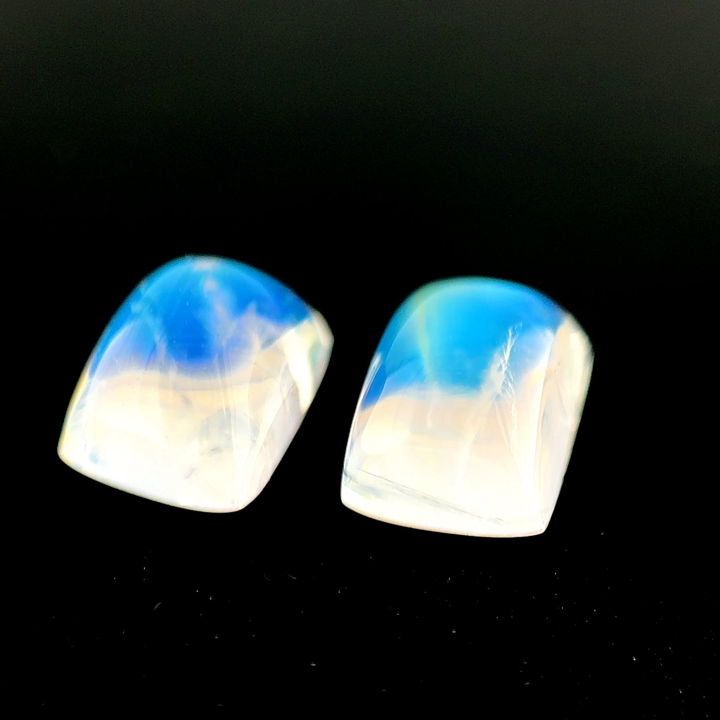 Rainbow Moonstone- Cushion, 6.52ct, 8.8 x 6.9mm